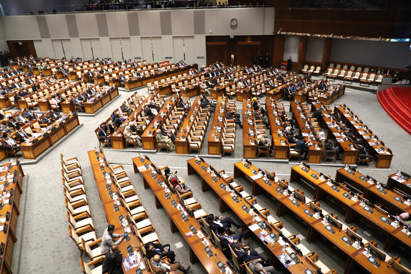 DPR sahkan 9 anggota Penanggulangan Bencana Dari Masyarakat Profesional saat Rapat Paripurna ke-25 (Ashar/SinPo.id)