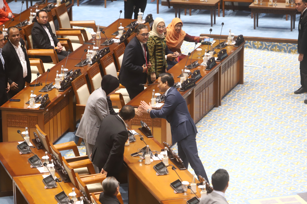 DPR sahkan Deputi Gubernur Bank Indonesia terpilih Thomas Djiwandono dalam Rapat Paripurna ke -12 (Ashar/Sinpo.id)