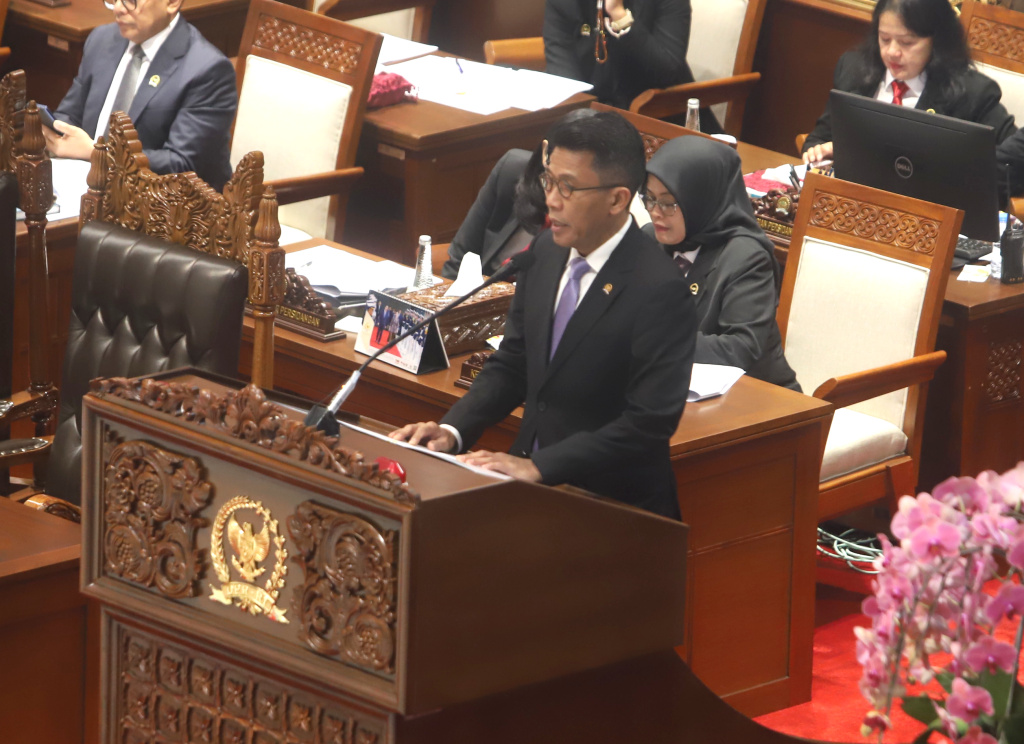 DPR sahkan Deputi Gubernur Bank Indonesia terpilih Thomas Djiwandono dalam Rapat Paripurna ke -12 (Ashar/Sinpo.id)