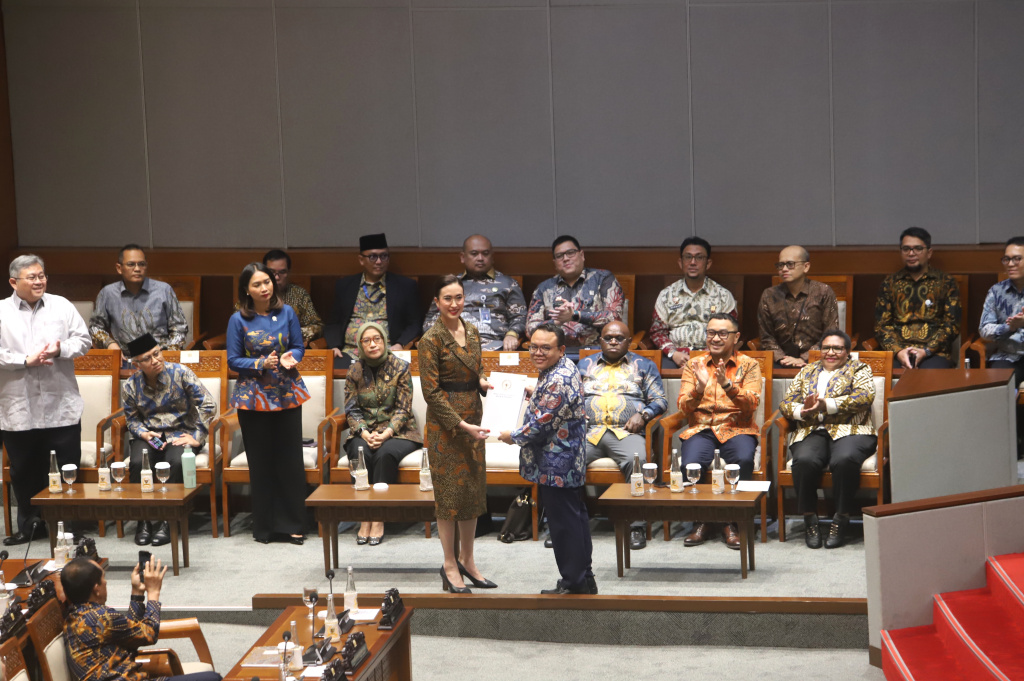 DPR Sahkan RUU Pariwisata menjadi UU di Rapat Paripurna ke-6 Masa Persidangan I Tahun Sidang 2025-2026 (Ashar/SinPo.id)