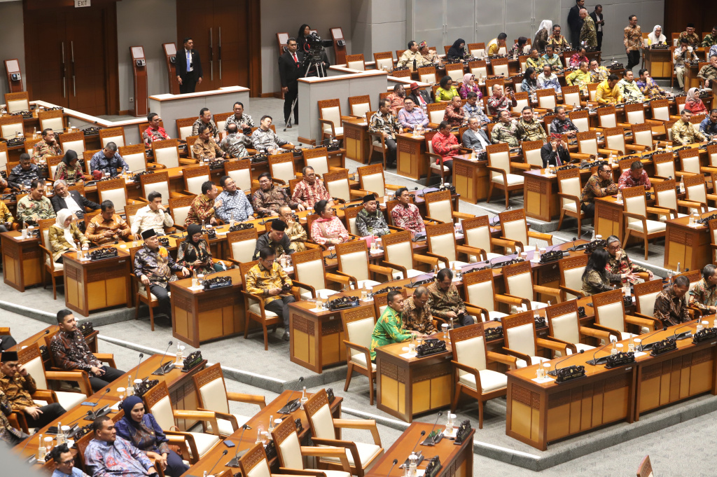 DPR Sahkan RUU Pariwisata menjadi UU di Rapat Paripurna ke-6 Masa Persidangan I Tahun Sidang 2025-2026 (Ashar/SinPo.id)