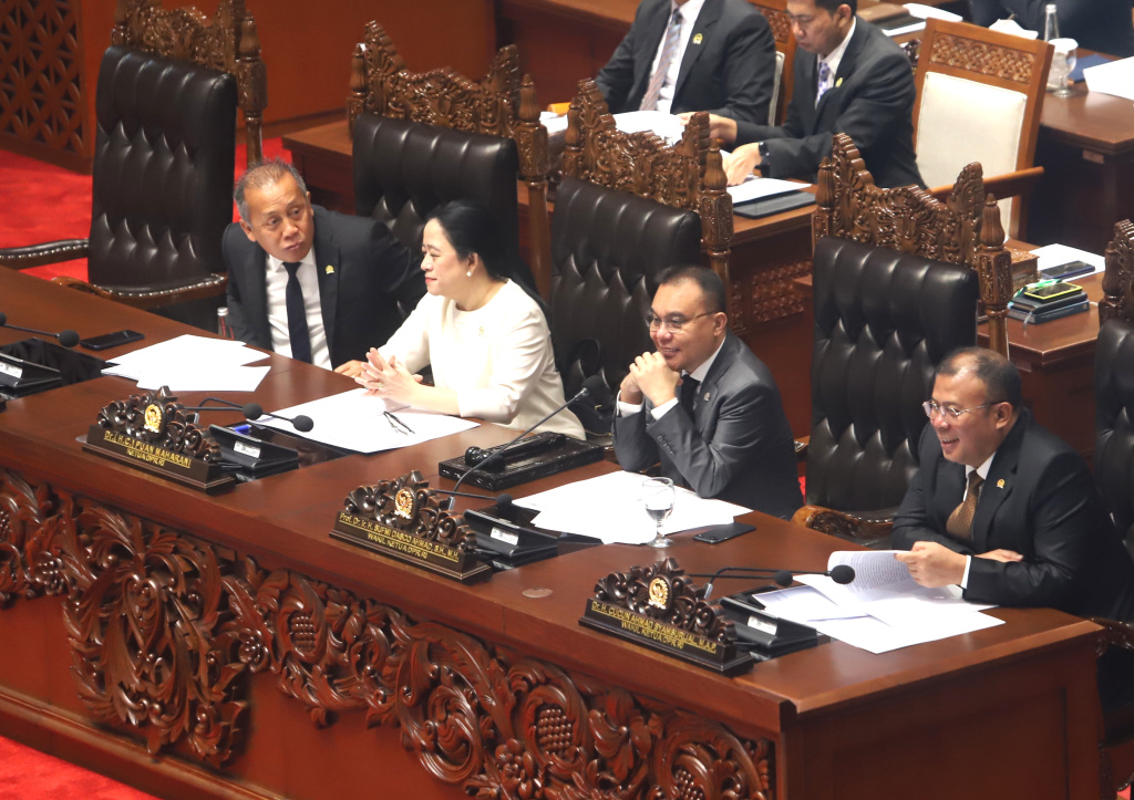 DPR gelar rapat paripurna ke-9 sahkan RUU Pengelolaan Ruang Udara menjadi UU (Ashar/SinPo.id)