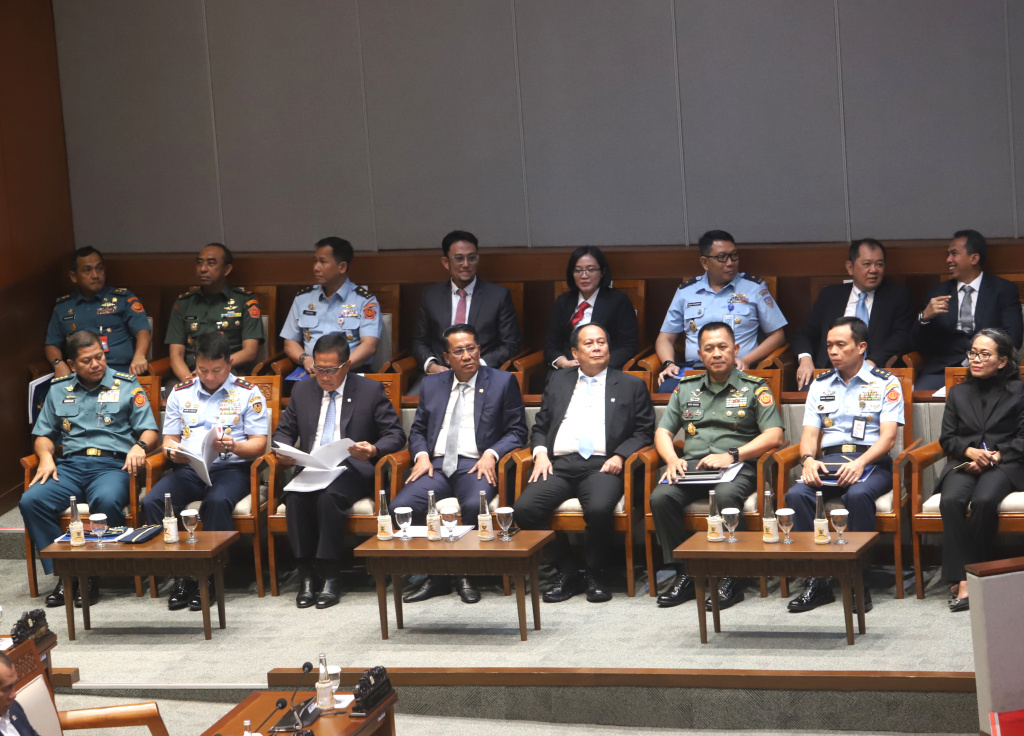 DPR gelar rapat paripurna ke-9 sahkan RUU Pengelolaan Ruang Udara menjadi UU (Ashar/SinPo.id)