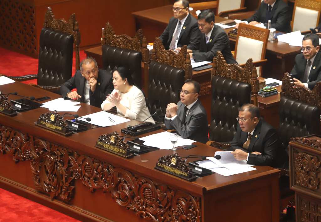 DPR gelar rapat paripurna ke-9 sahkan RUU Pengelolaan Ruang Udara menjadi UU (Ashar/SinPo.id)