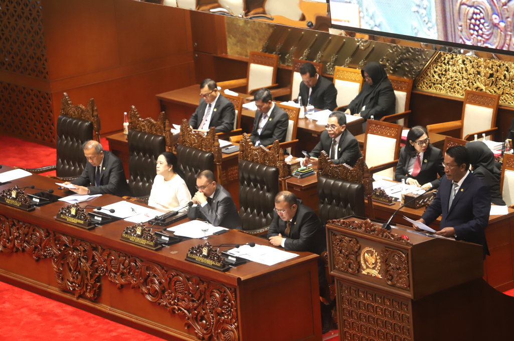 DPR gelar rapat paripurna ke-9 sahkan RUU Pengelolaan Ruang Udara menjadi UU (Ashar/SinPo.id)