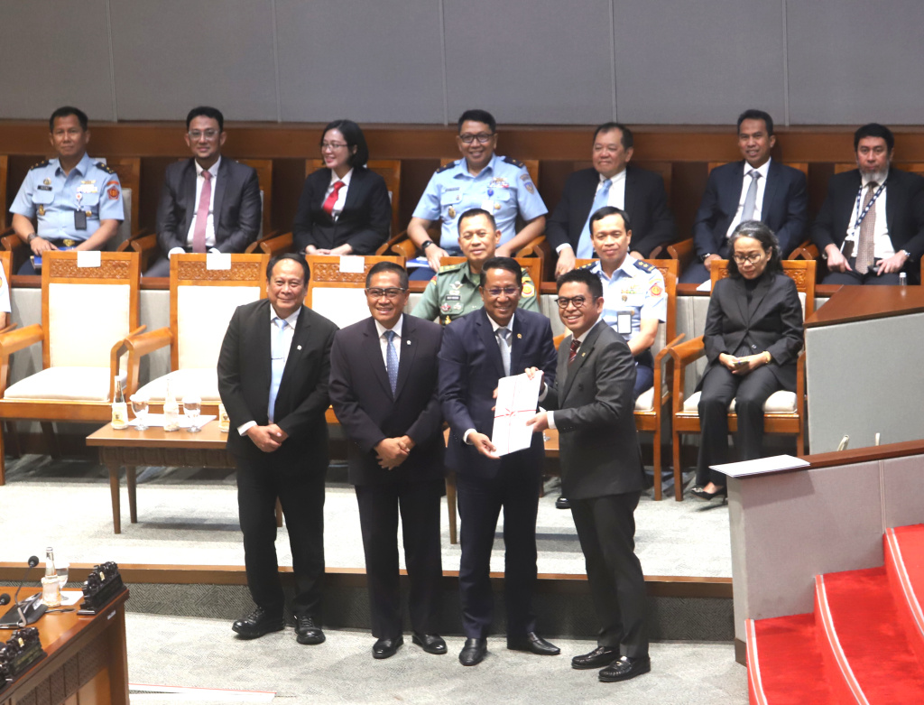 DPR gelar rapat paripurna ke-9 sahkan RUU Pengelolaan Ruang Udara menjadi UU (Ashar/SinPo.id)