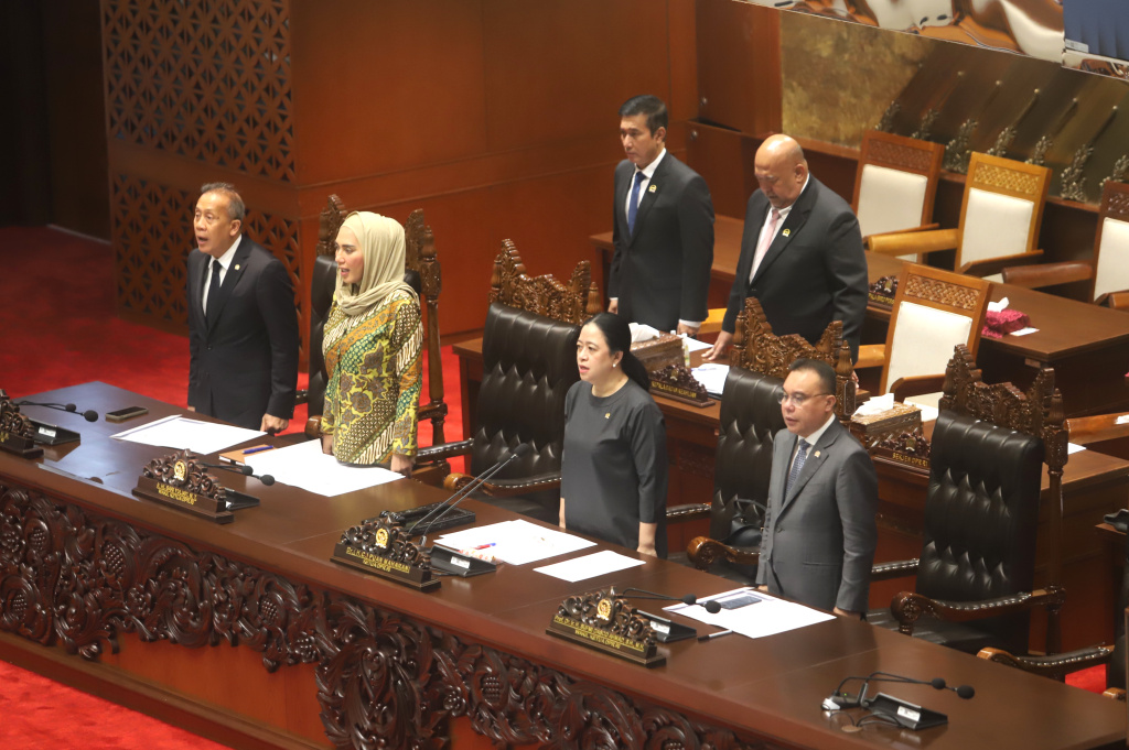 DPR sahkan RUU PRT dan RUU Hak Cipta menjadi Usul Inisiatif (Ashar/SinPo.id)