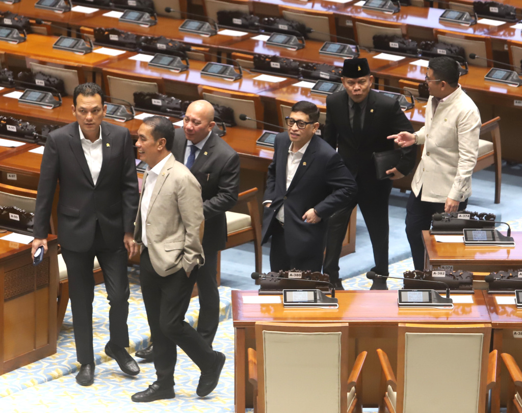 DPR sahkan RUU PRT dan RUU Hak Cipta menjadi Usul Inisiatif (Ashar/SinPo.id)