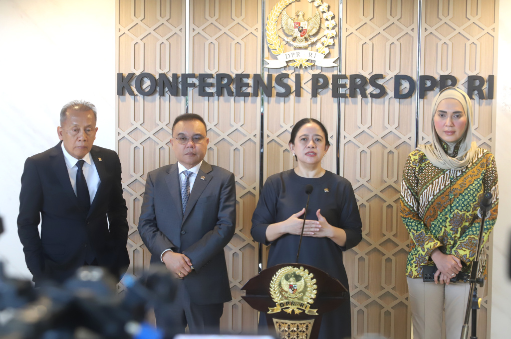 DPR sahkan RUU PRT dan RUU Hak Cipta menjadi Usul Inisiatif (Ashar/SinPo.id)