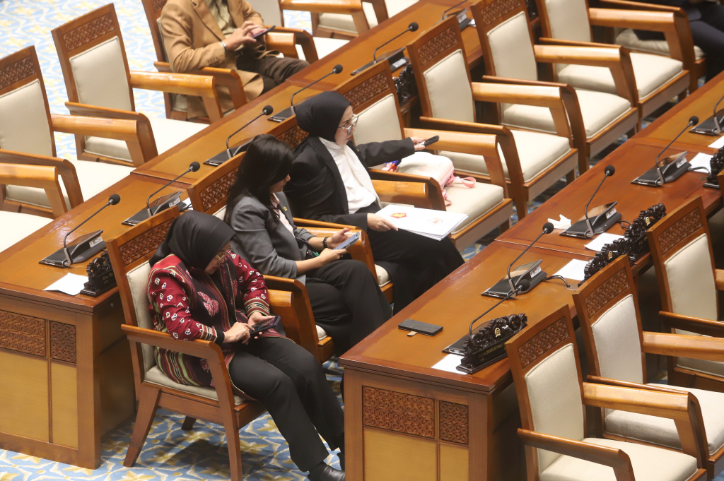 DPR sahkan RUU PRT dan RUU Hak Cipta menjadi Usul Inisiatif (Ashar/SinPo.id)