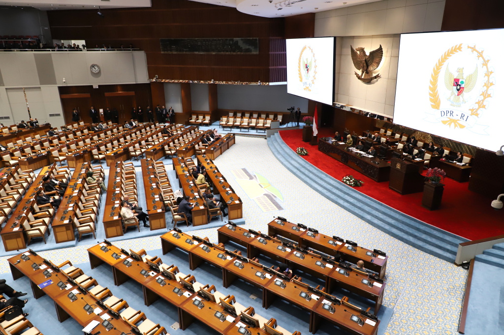 DPR sahkan RUU PRT dan RUU Hak Cipta menjadi Usul Inisiatif (Ashar/SinPo.id)