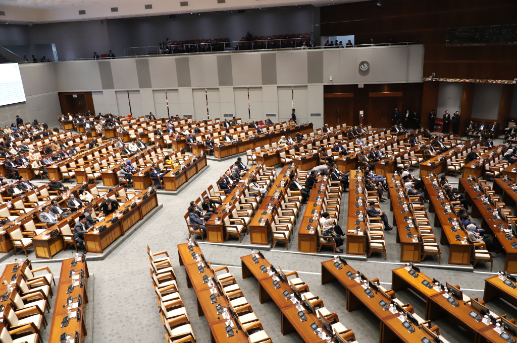 DPR sahkan RUU APBN 2026 menjadi UU APBN 2026 (Ashar/SinPo.id)