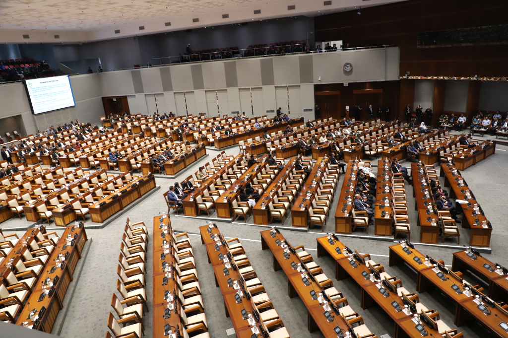 DPR menyetujui 7 Calon anggota Komisi Yudisial pada rapat paripurna ke-9 masa persidangan tahun sidang 2025-2026 (Ashar/SinPo.id)