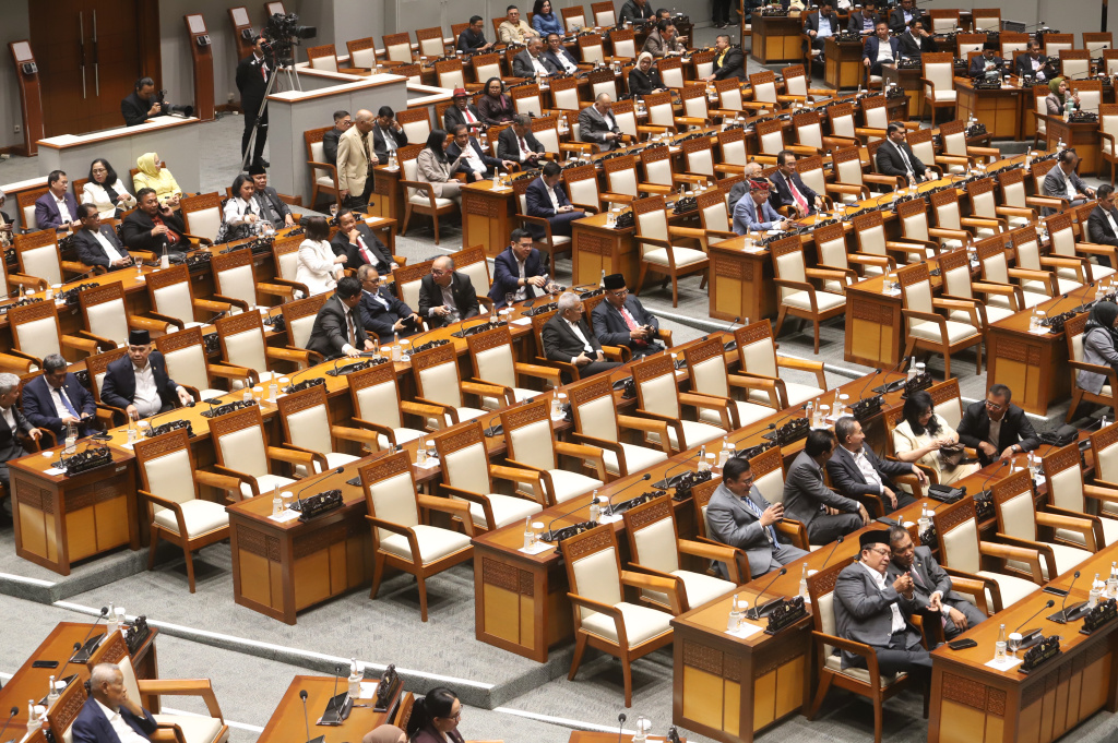 DPR menyetujui 9 Hakim Agung dan 1 Hakim Ad Hoc HAM di Rapat Paripurna (Ashar/SinPo.id)