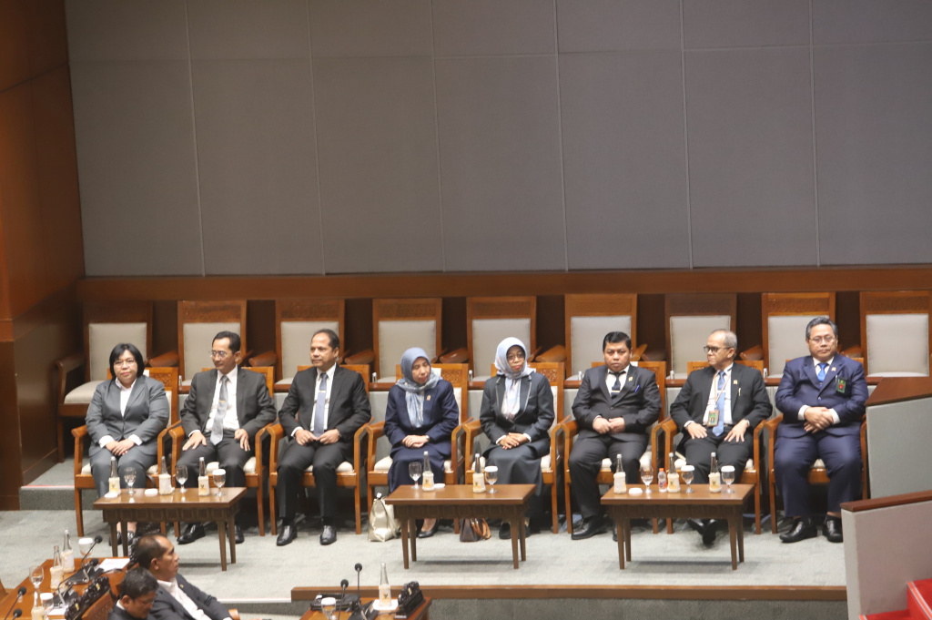 DPR menyetujui 9 Hakim Agung dan 1 Hakim Ad Hoc HAM di Rapat Paripurna (Ashar/SinPo.id)