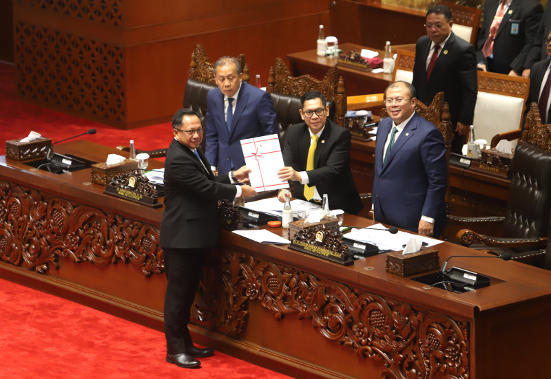 DPR gelar rapat paripurna mengesahkan Revisi Undang-Undang DKJ menjadi Undang-Undang (Ashar/SinPo.id)