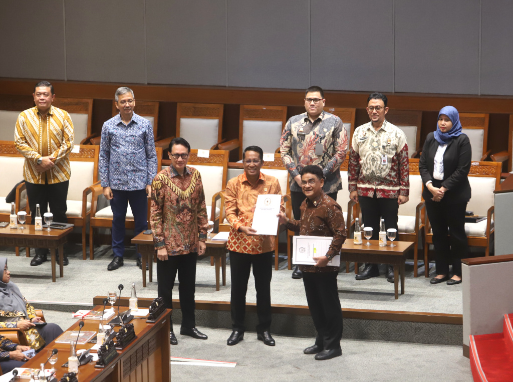 DPR gelar Rapat Paripurna ke-6 menyetujui RUU Ekstradisi dengan Federasi Rusia (Ashar/SinPo.id)