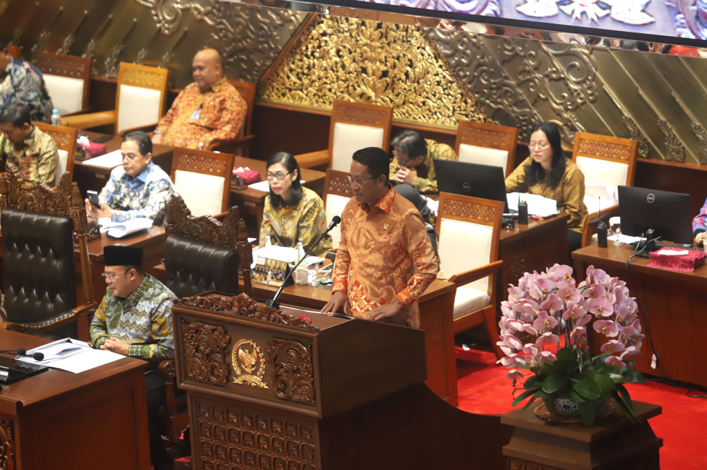 DPR gelar Rapat Paripurna ke-6 menyetujui RUU Ekstradisi dengan Federasi Rusia (Ashar/SinPo.id)