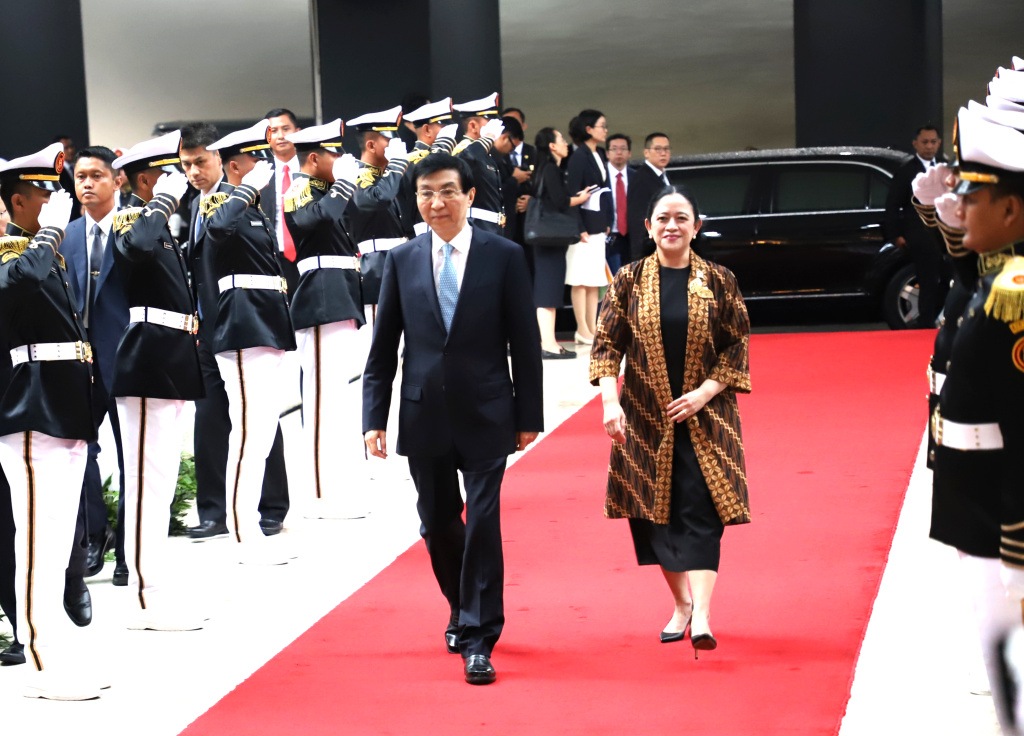 Ketua DPR RI Puan Maharani menerima Kunjungan Kehormatan dari Ketua CPPCC Prof Wang Huning di Gedung Nusantara Kompleks Parlemen (Ashar/SinPo.id)