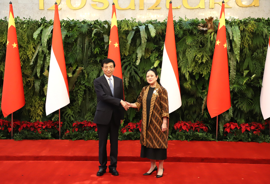 Ketua DPR RI Puan Maharani menerima Kunjungan Kehormatan dari Ketua CPPCC Prof Wang Huning di Gedung Nusantara Kompleks Parlemen (Ashar/SinPo.id)