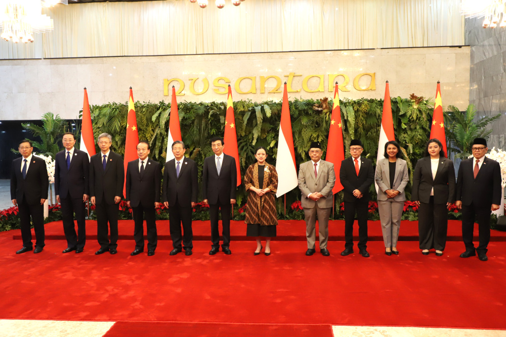 Ketua DPR RI Puan Maharani menerima Kunjungan Kehormatan dari Ketua CPPCC Prof Wang Huning di Gedung Nusantara Kompleks Parlemen (Ashar/SinPo.id)