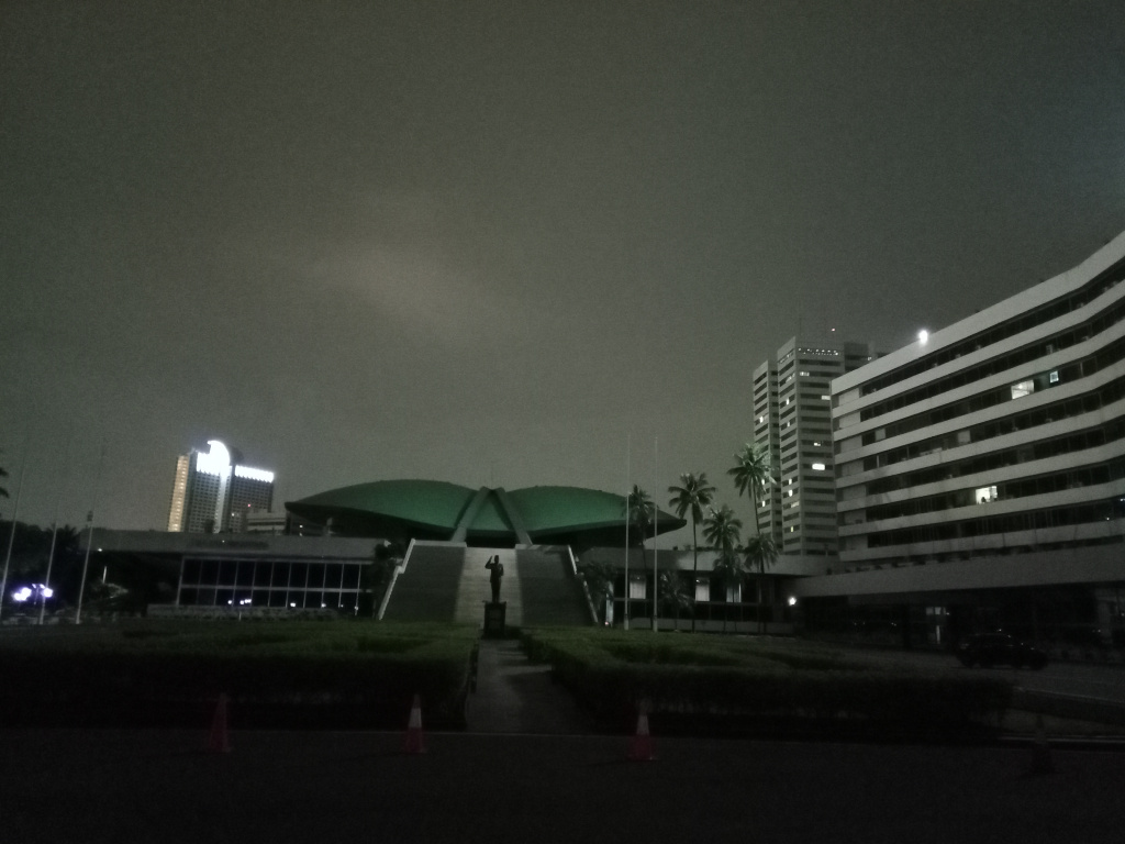 DPR mendukung pemerintah dalam kegiatan efisiensi energi dengan membatasi penggunaan listrik (Ashar/SinPo.id)