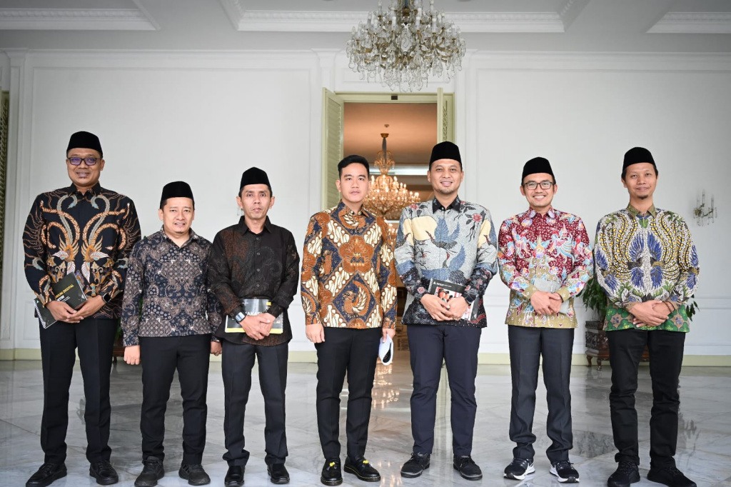 Wapres Gibran Rakabuming menerima kunjungan silaturahmi dari Pimpinan Wilayah (PW) GP Ansor Jateng di Istana Wapres (Ashar/Foto: Setwapres/SinPo.id)