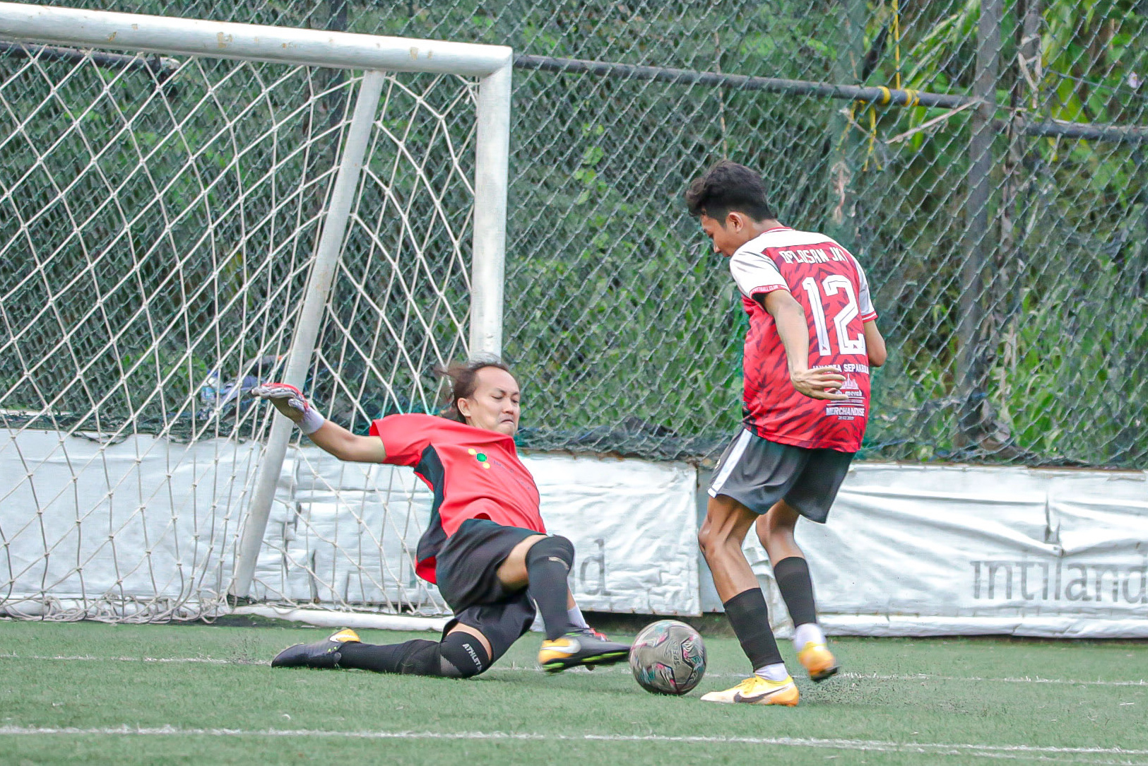 Economic Jurnalis Club menggelar kompetisi mini soccer antar jurnalis dan koorporasi (Ashar/SinPo.id)