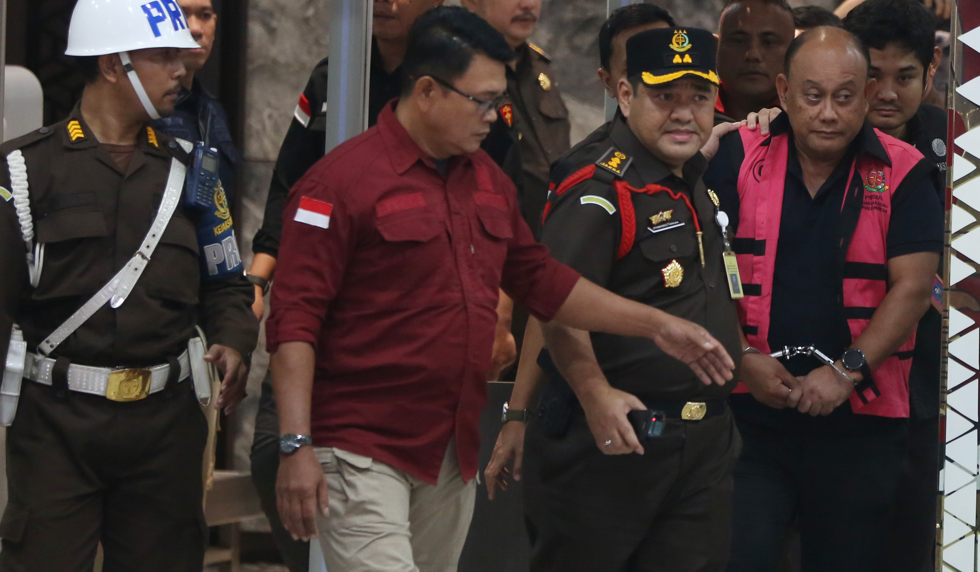 Kejagung tahan mantan Kepala BGN, Dadan Hindayana. (Agus Priatna/SinPo.id)