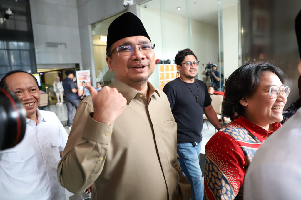 Eks Menteri Agama Yaqut Cholil Qoumas usai diperiksa KPK selama 5 jam terkait dugaan kasus Kouta haji tahun 2024 (Ashar/SinPo.id)