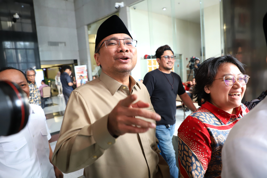 Eks Menteri Agama Yaqut Cholil Qoumas usai diperiksa KPK selama 5 jam terkait dugaan kasus Kouta haji tahun 2024 (Ashar/SinPo.id)