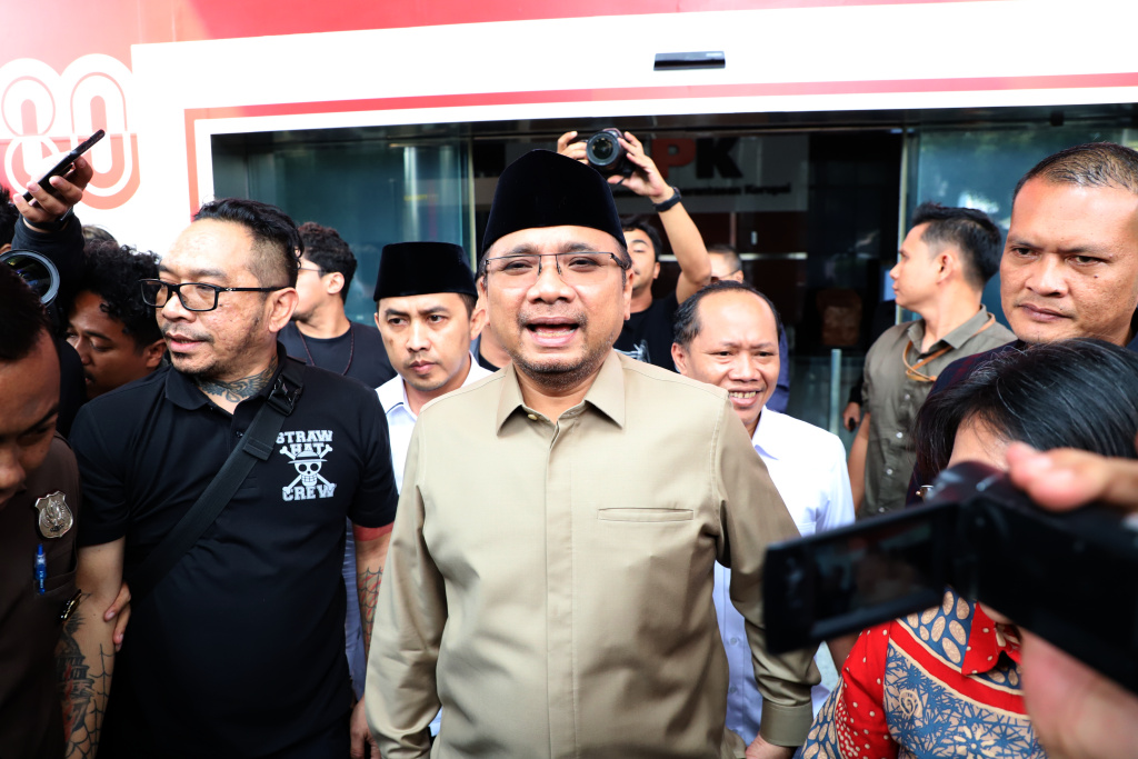 Eks Menteri Agama Yaqut Cholil Qoumas usai diperiksa KPK selama 5 jam terkait dugaan kasus Kouta haji tahun 2024 (Ashar/SinPo.id)
