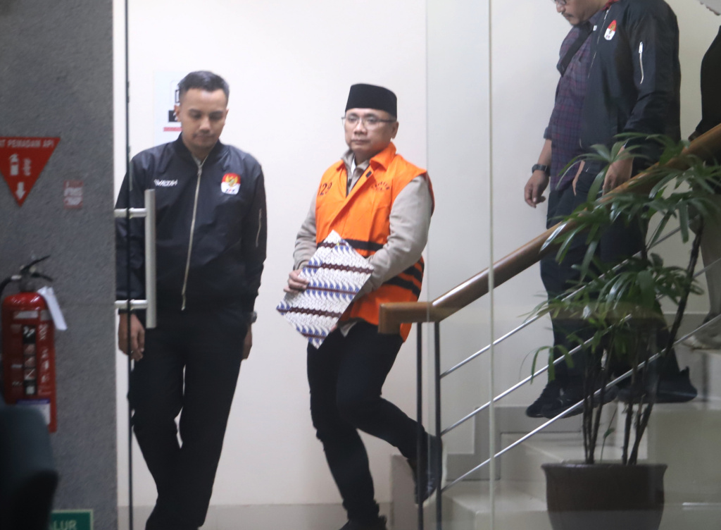 Eks Menag Yaqut Cholil Qoumas Resmi Ditahan KPK terkait korupsi Kouta haji periode 2023-2024 (Ashar/SinPo.id)