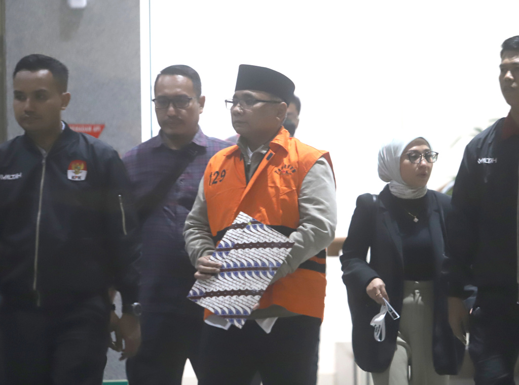 Eks Menag Yaqut Cholil Qoumas Resmi Ditahan KPK terkait korupsi Kouta haji periode 2023-2024 (Ashar/SinPo.id)