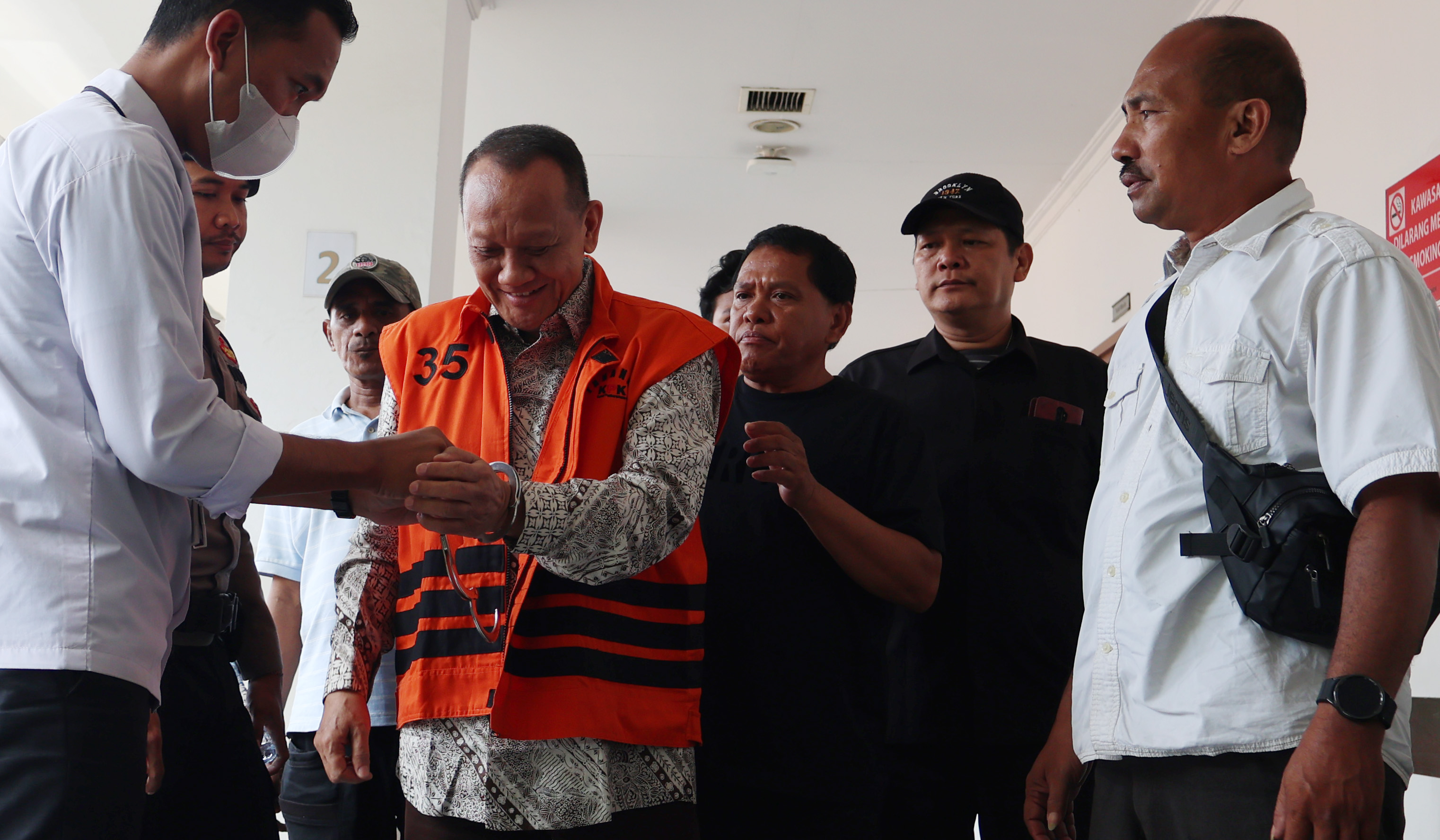 Nurhadi saat menjalani sidang vonis di PN Tipikor. (Agus Priatna/SinPo.id)