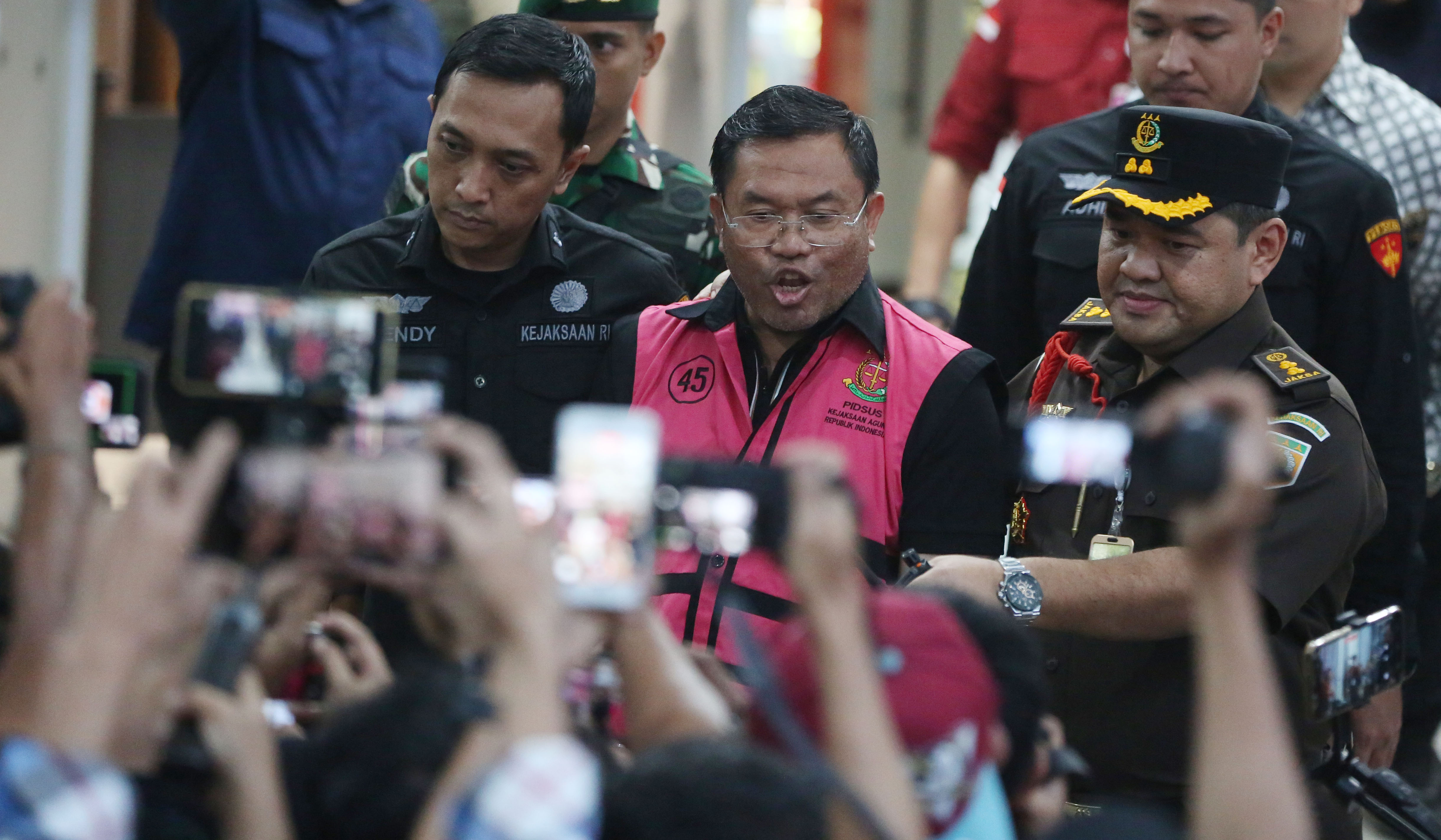 Kejagung tahan eks Wakil Kepala BGN, Sony Sonjaya. (Agus Priatna/SinPo.id)