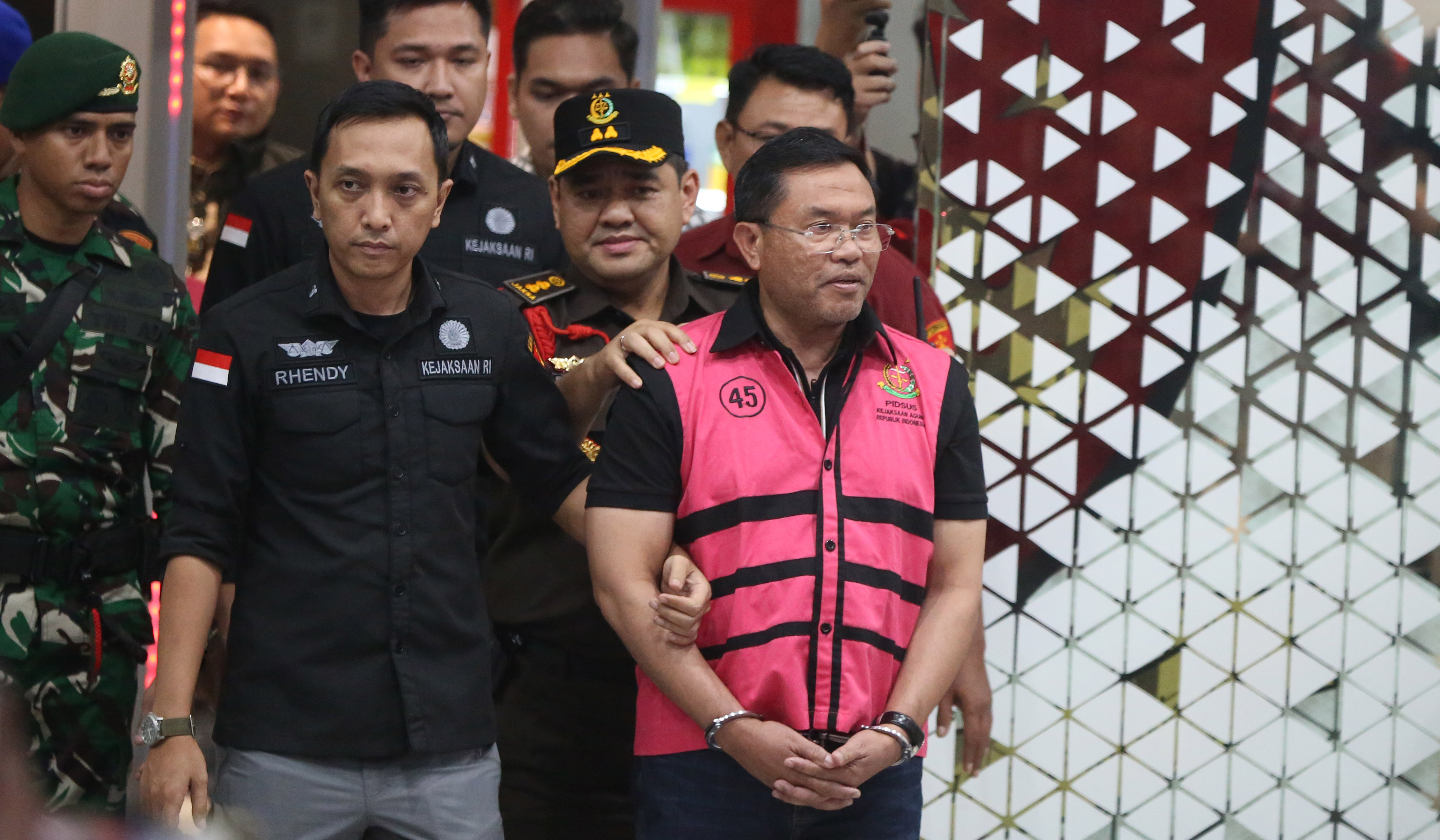Kejagung tahan eks Wakil Kepala BGN, Sony Sonjaya. (Agus Priatna/SinPo.id)