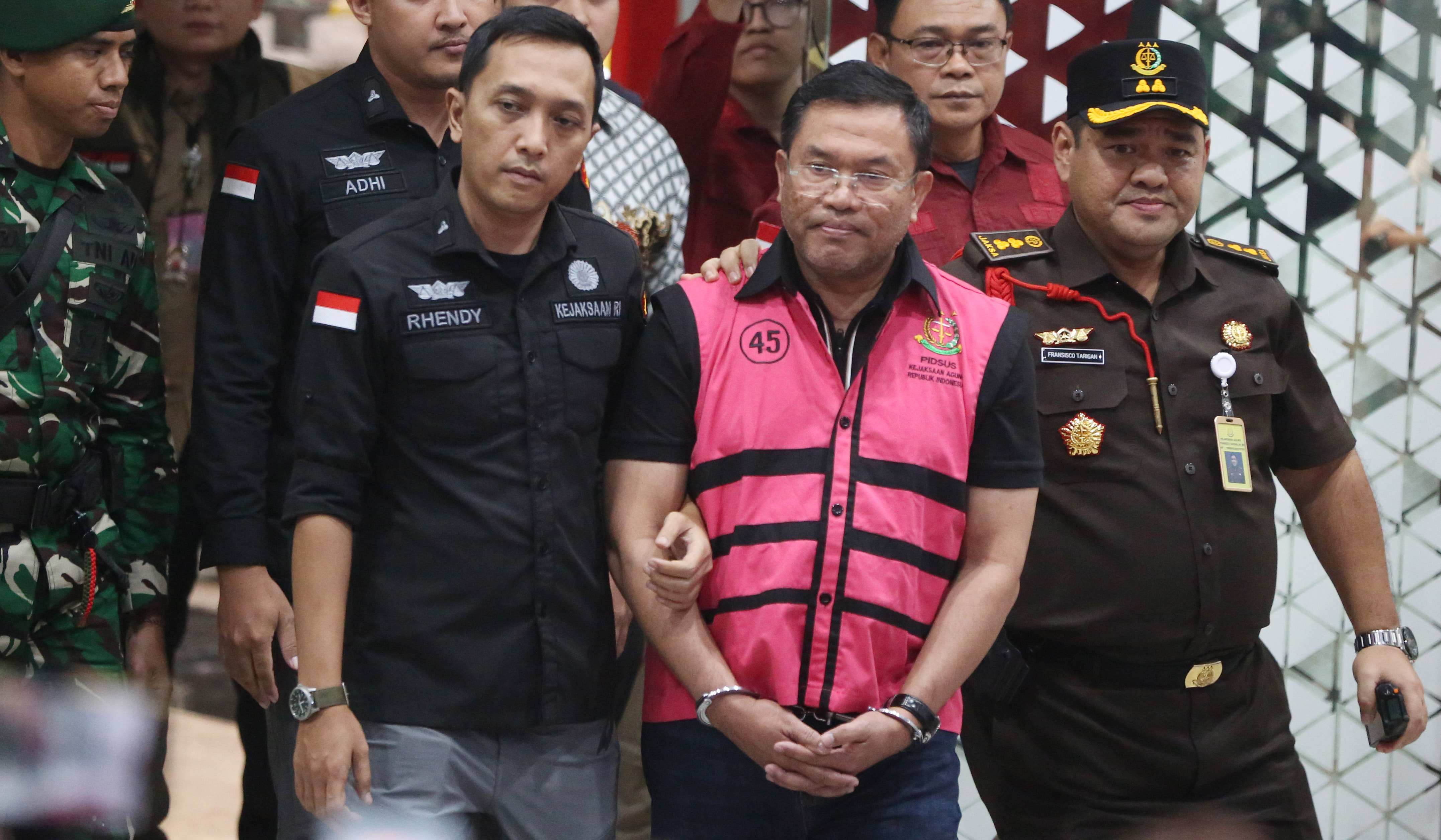 Kejagung tahan eks Wakil Kepala BGN, Sony Sonjaya. (Agus Priatna/SinPo.id)
