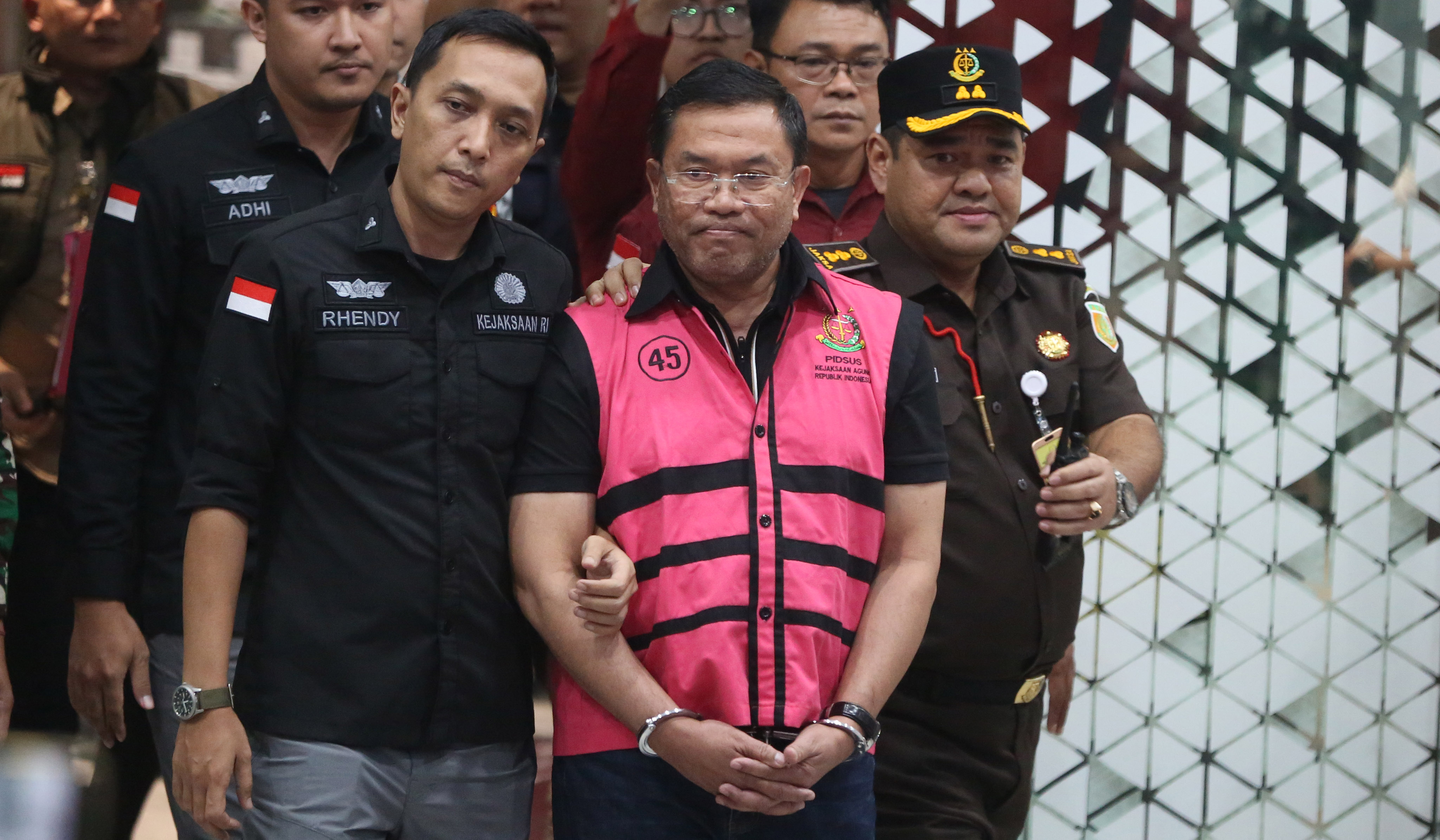 Kejagung tahan eks Wakil Kepala BGN, Sony Sonjaya. (Agus Priatna/SinPo.id)