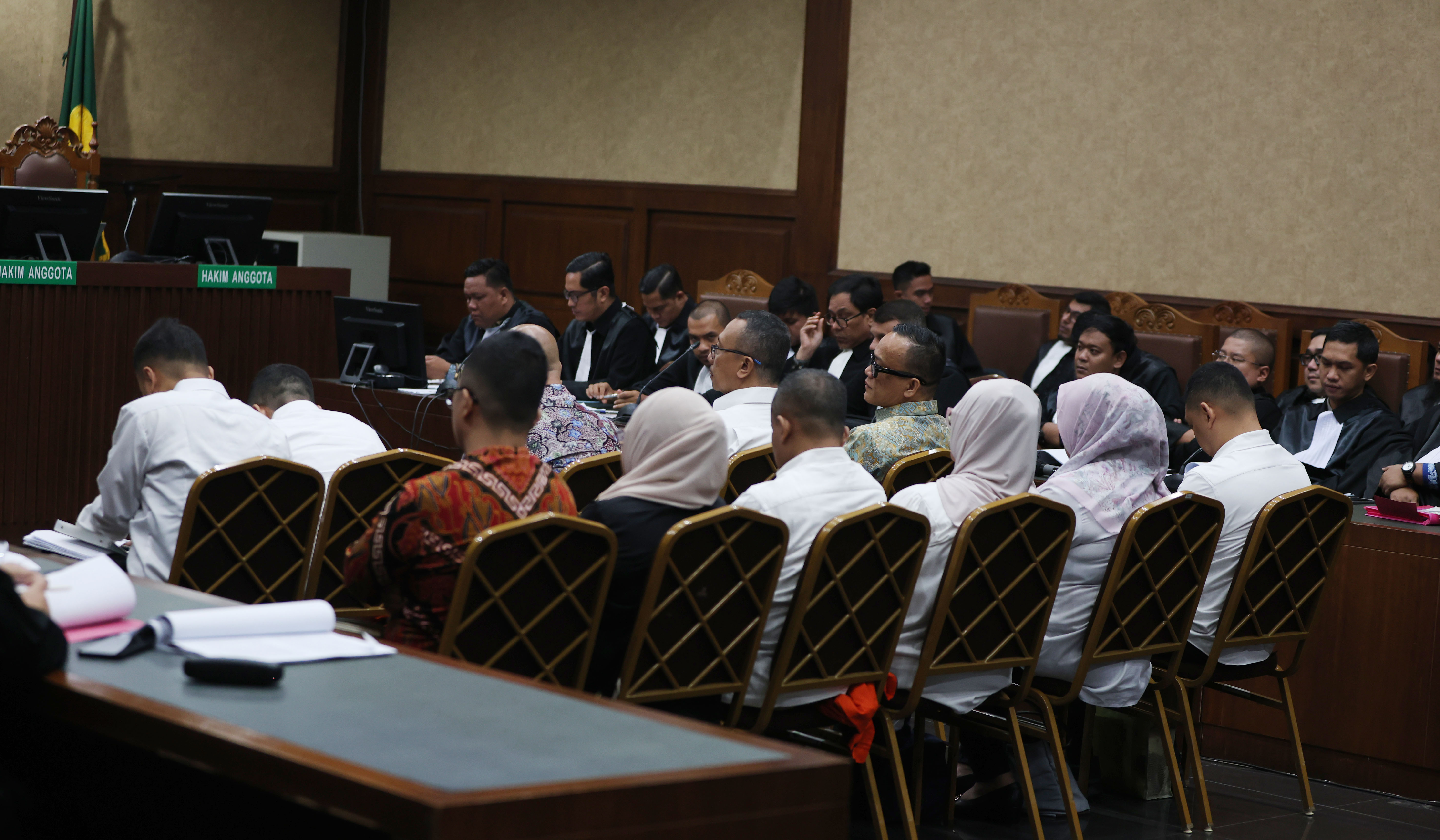 Sidang perdana eks Wamenaker, Immanuel Ebenezer. (Agus Priatna/SinPo.id)