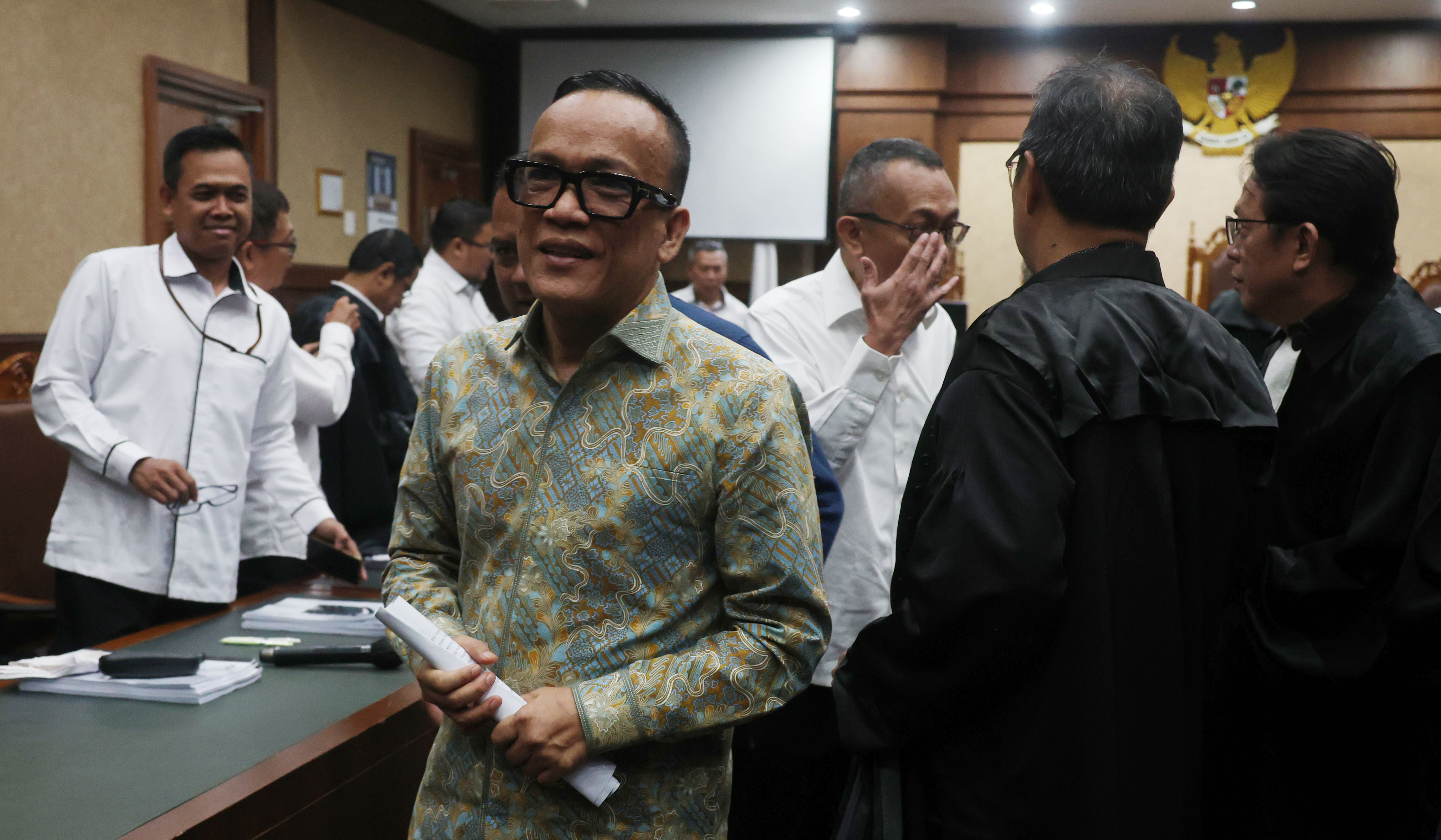 Sidang perdana eks Wamenaker, Immanuel Ebenezer. (Agus Priatna/SinPo.id)