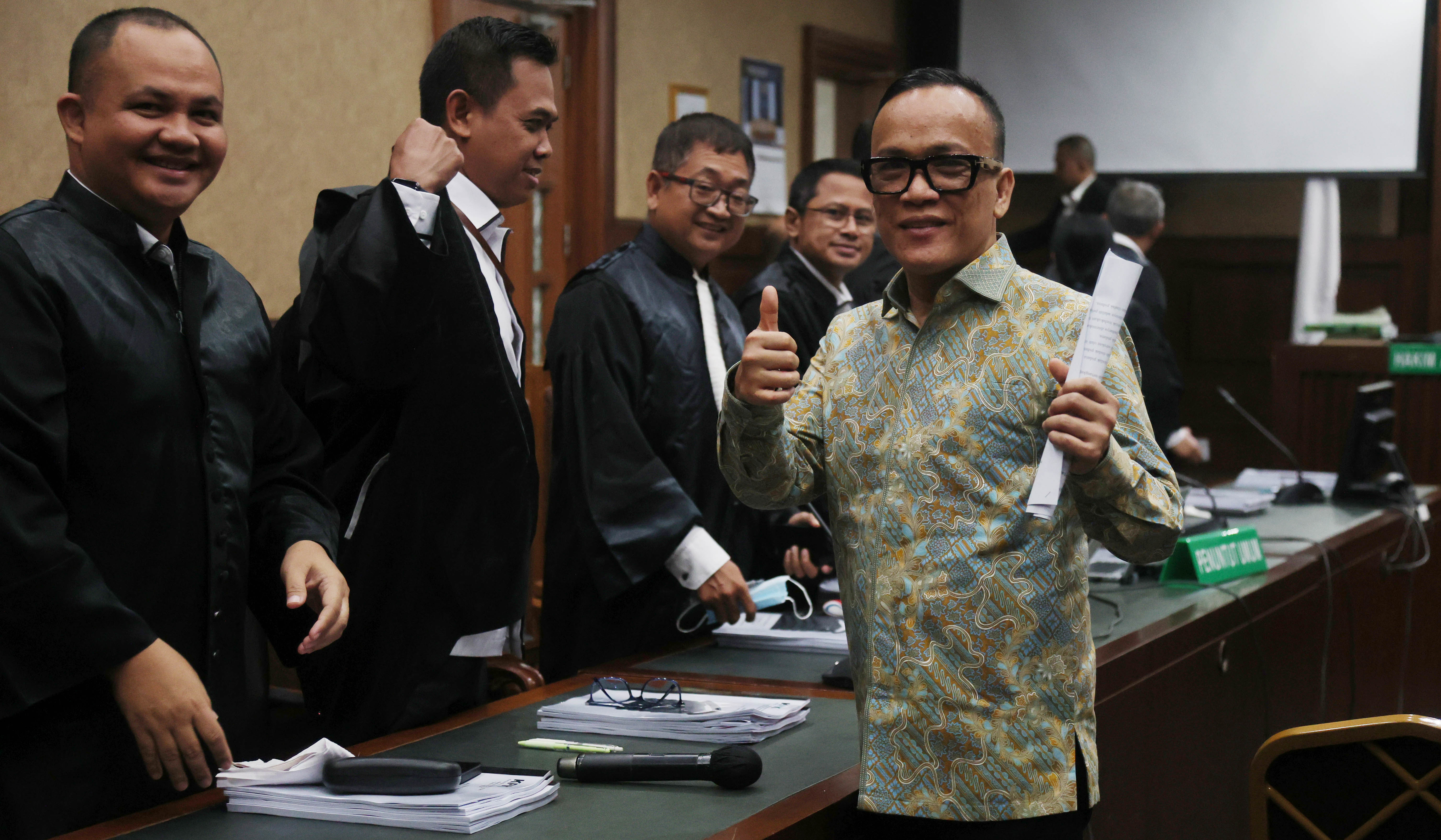 Sidang perdana eks Wamenaker, Immanuel Ebenezer. (Agus Priatna/SinPo.id)