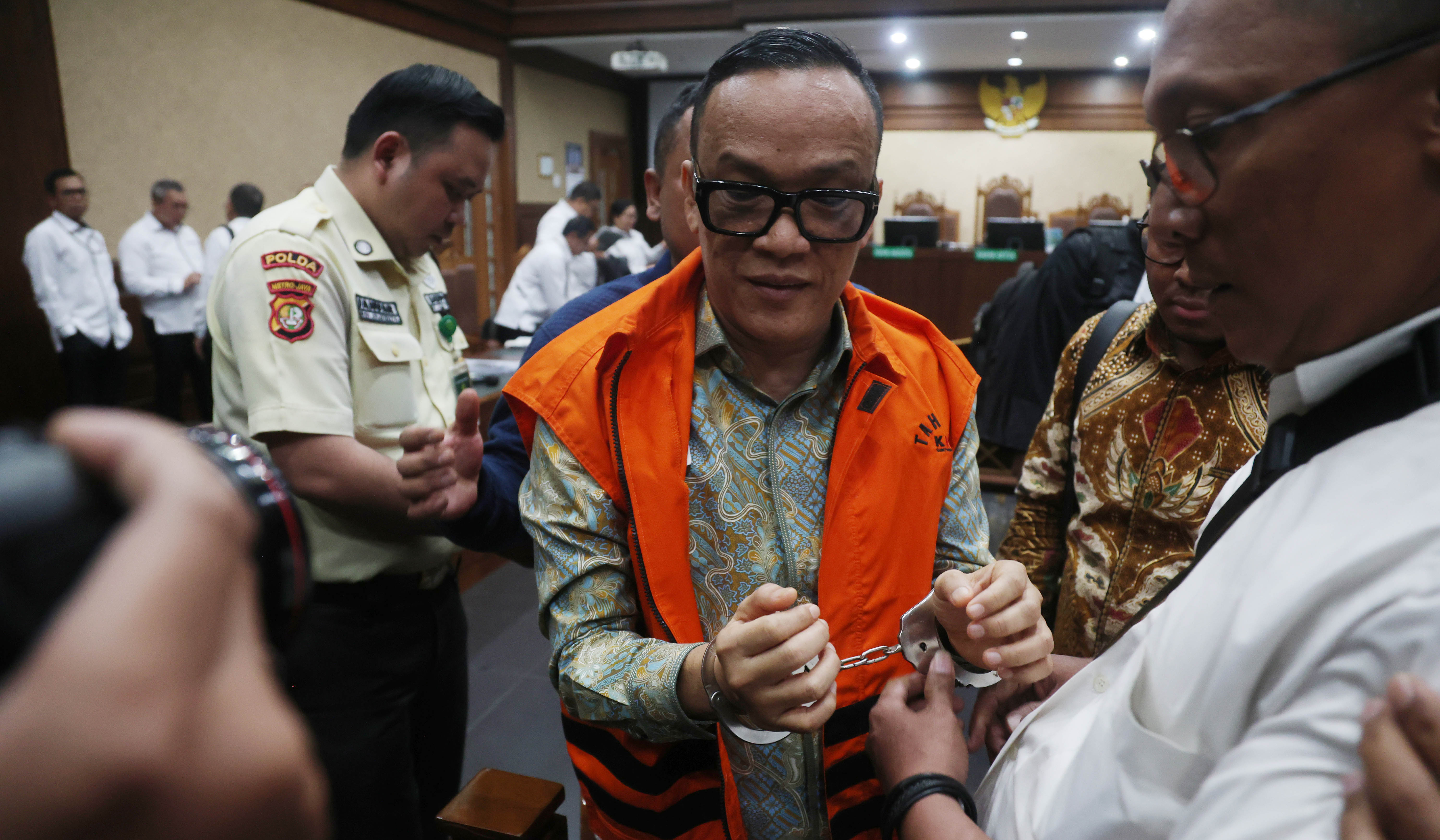 Sidang perdana eks Wamenaker, Immanuel Ebenezer. (Agus Priatna/SinPo.id)