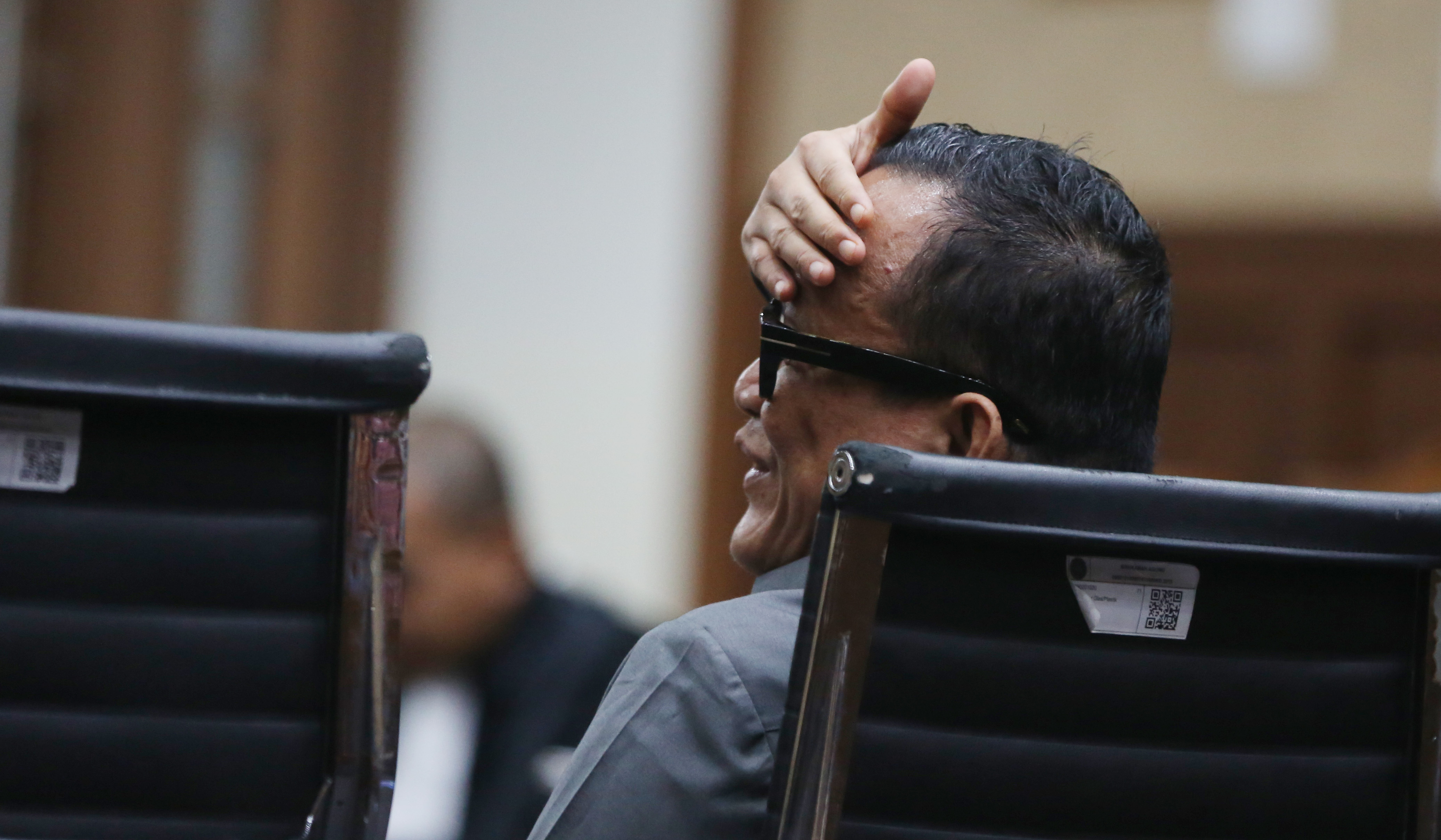 Eks Wamenaker, Noel, saat akan menjalani sidang vonis. (Agus Priatna/SinPo.id)