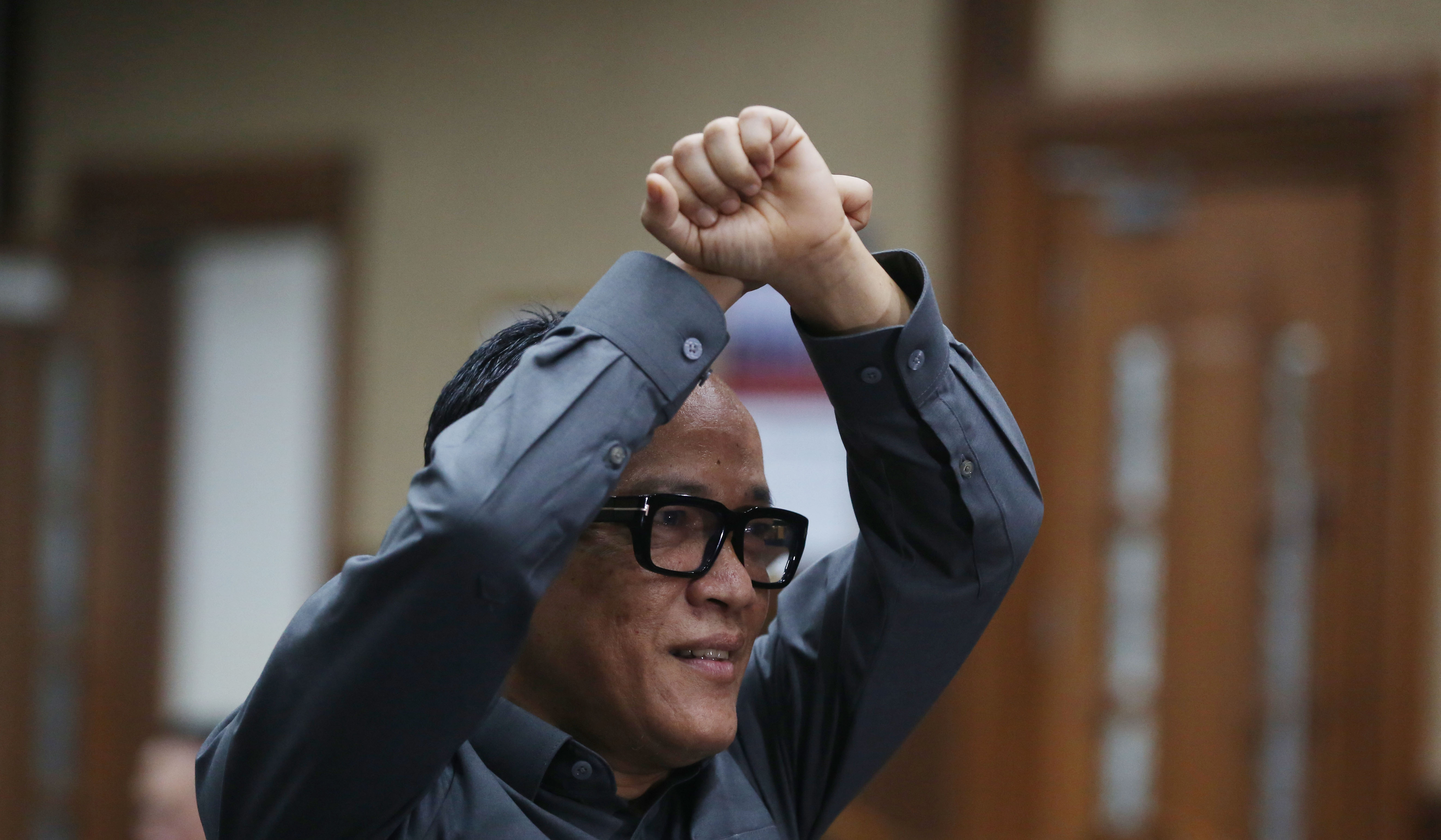 Eks Wamenaker, Noel, saat akan menjalani sidang vonis. (Agus Priatna/SinPo.id)