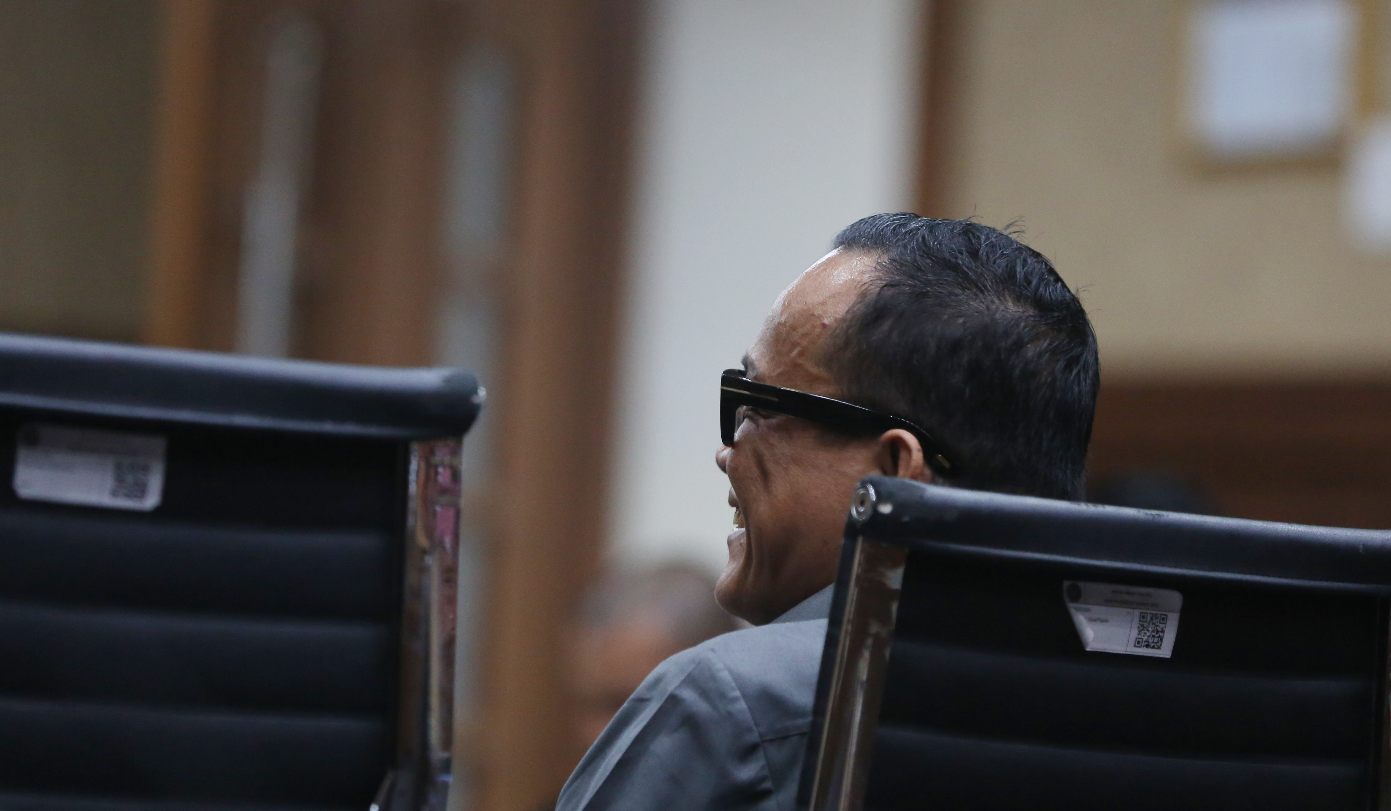 Eks Wamenaker, Noel, saat akan menjalani sidang vonis. (Agus Priatna/SinPo.id)