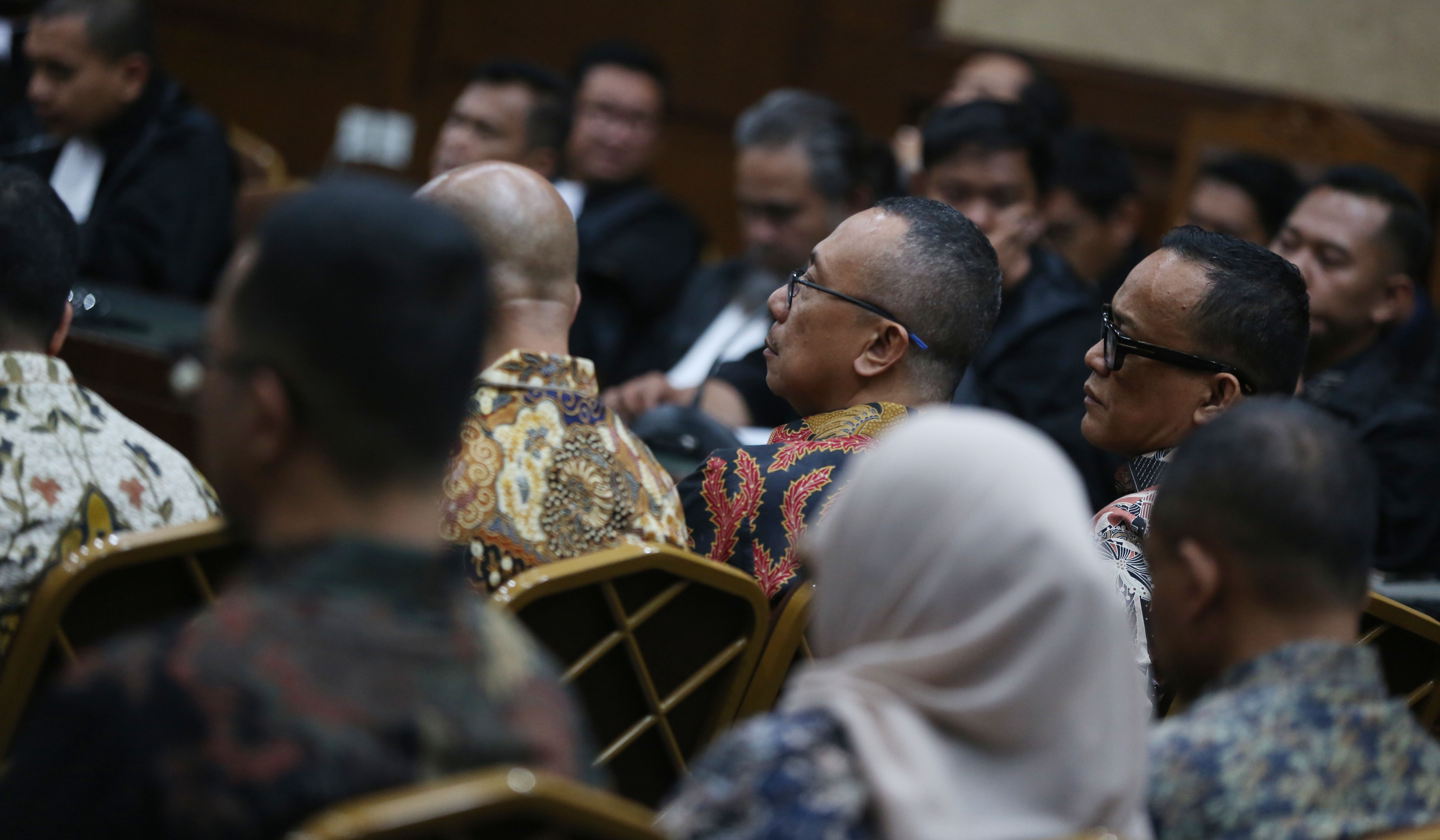 Eks Wamenaker, Immanuel Ebenezer, saat akan menjalani sidang tuntutan. (Agus Priatna/SinPo.id)
