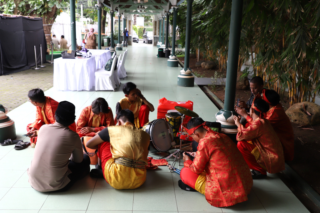 Suku Dinas Kebudayaan Kota Administrasi Jakarta Pusat menggelar Festival Bedug se-Jakarta Pusat di Masjid Sunda Kelapa (Ashar/SinPo.id)