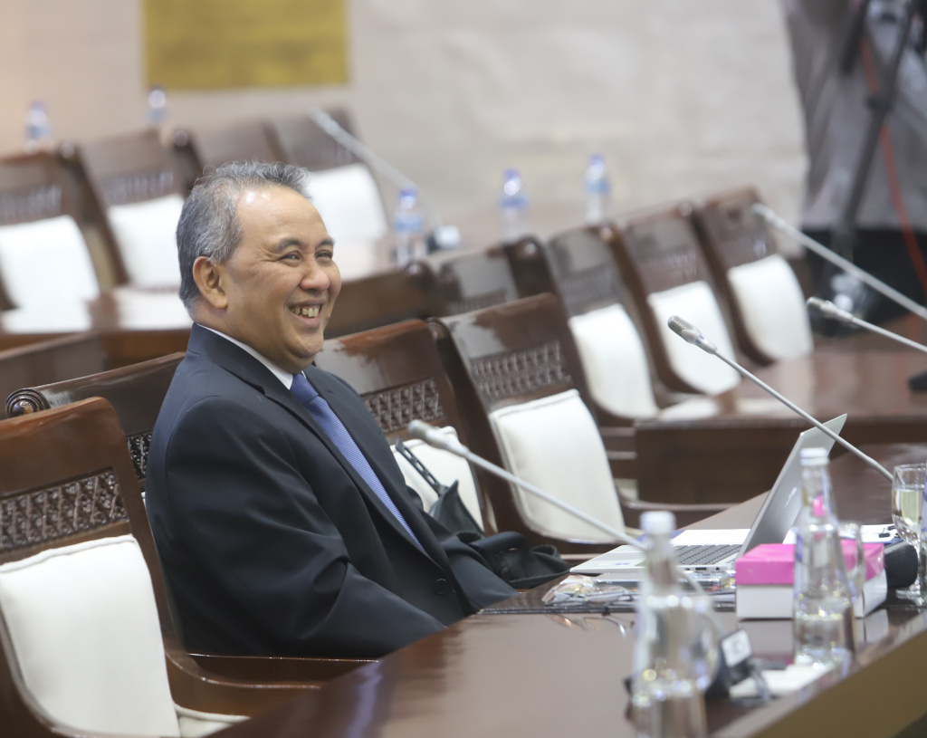 Dicky Kartikoyono mengikuti fit and proper test Calon Deputi Gubernur BI (Ashar/SinPo.id)