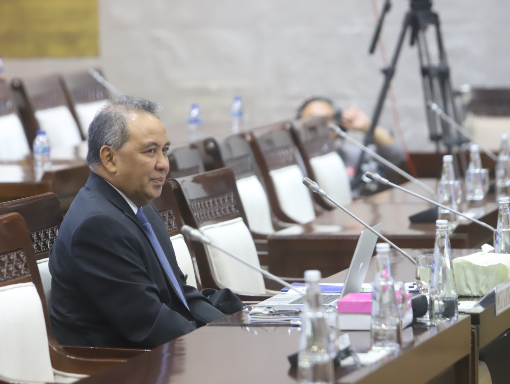 Dicky Kartikoyono mengikuti fit and proper test Calon Deputi Gubernur BI (Ashar/SinPo.id)